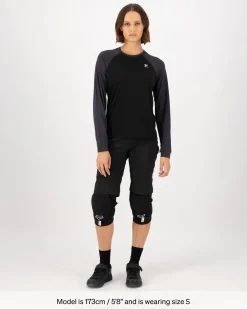 Tarn Merino Long Sleeve - Black / 9 Iron
